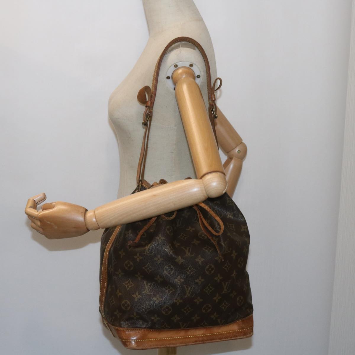 LOUIS VUITTON Monogram Noe Shoulder Bag M42224 LV Auth 60240