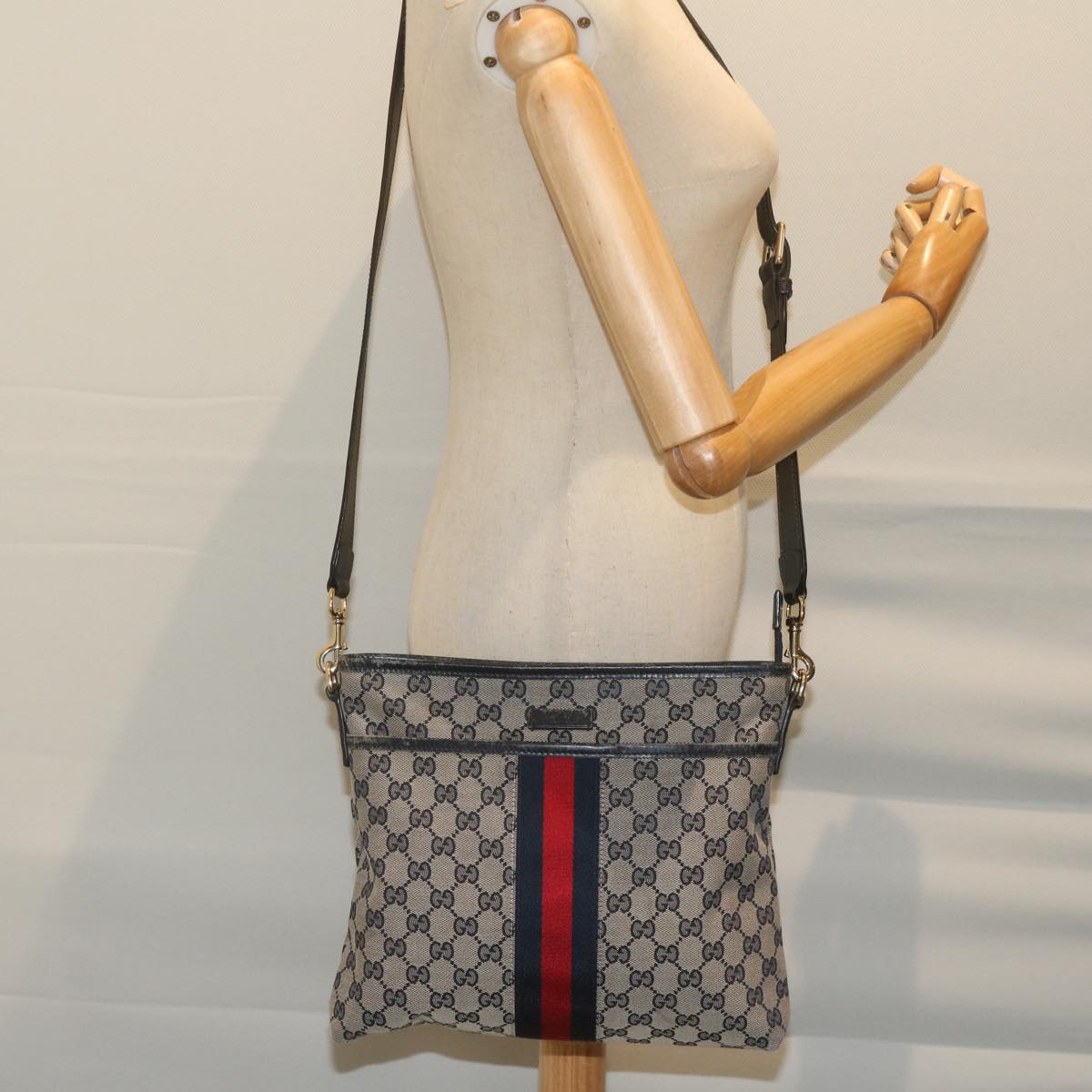 GUCCI GG Canvas Sherry Line Shoulder Bag Red Navy 388926 Auth 60317