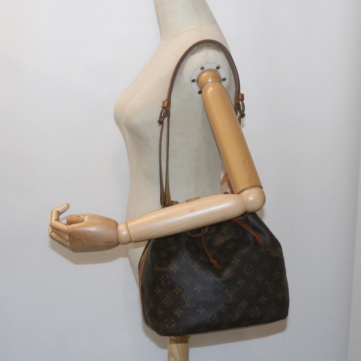 LOUIS VUITTON Monogram Petit Noe Shoulder Bag M42226 LV Auth 60365