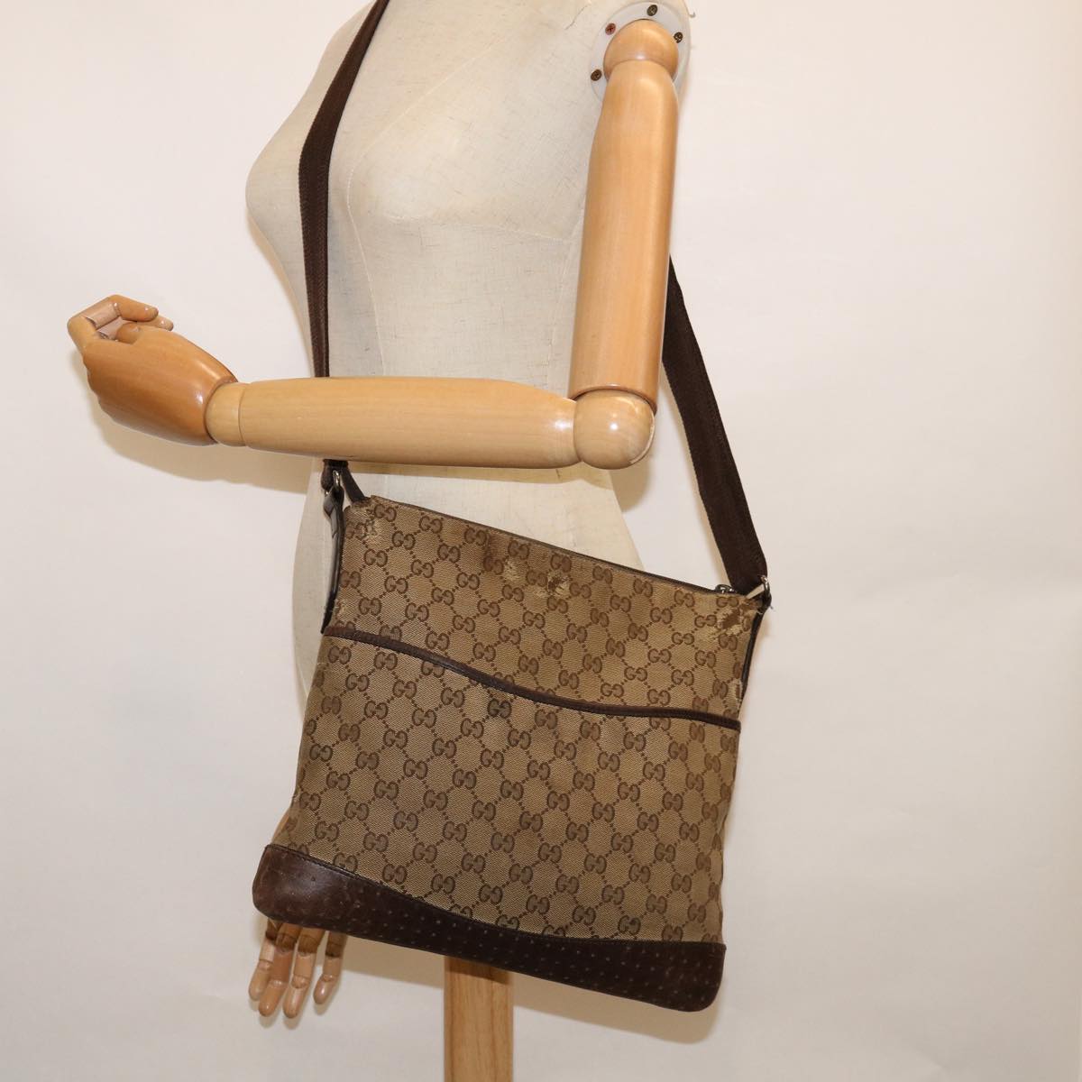 GUCCI GG Canvas Shoulder Bag Beige 145857 Auth 60387