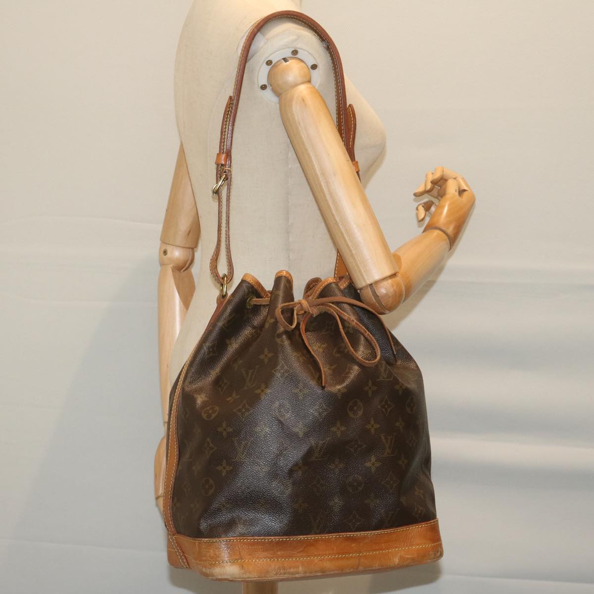 LOUIS VUITTON Monogram Noe Shoulder Bag M42224 LV Auth 60502