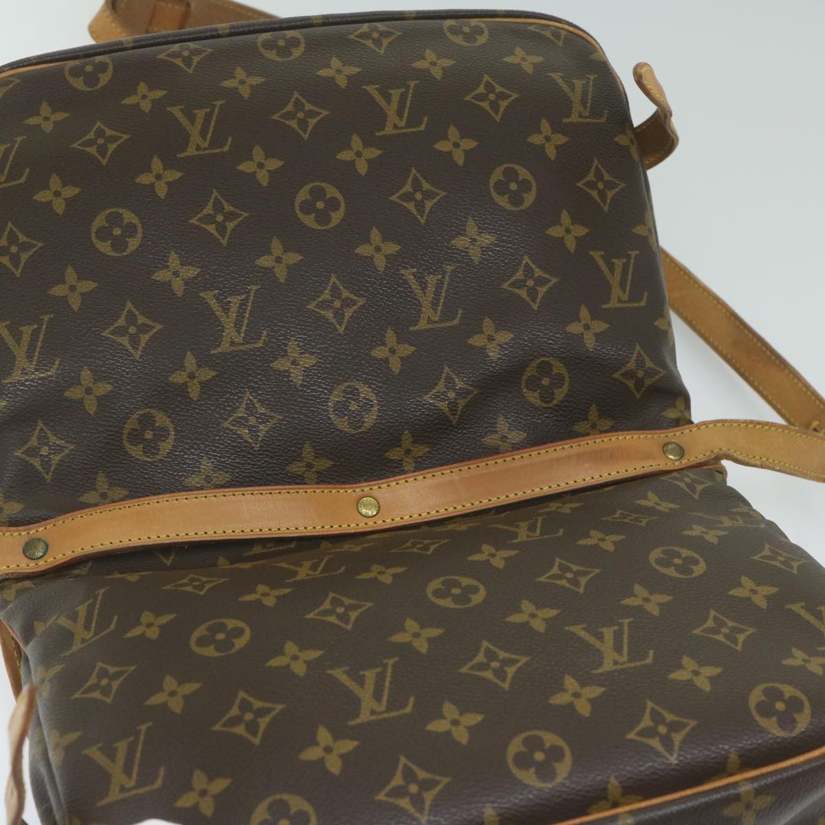 LOUIS VUITTON Monogram Saumur 30 Shoulder Bag M42256 LV Auth 60579