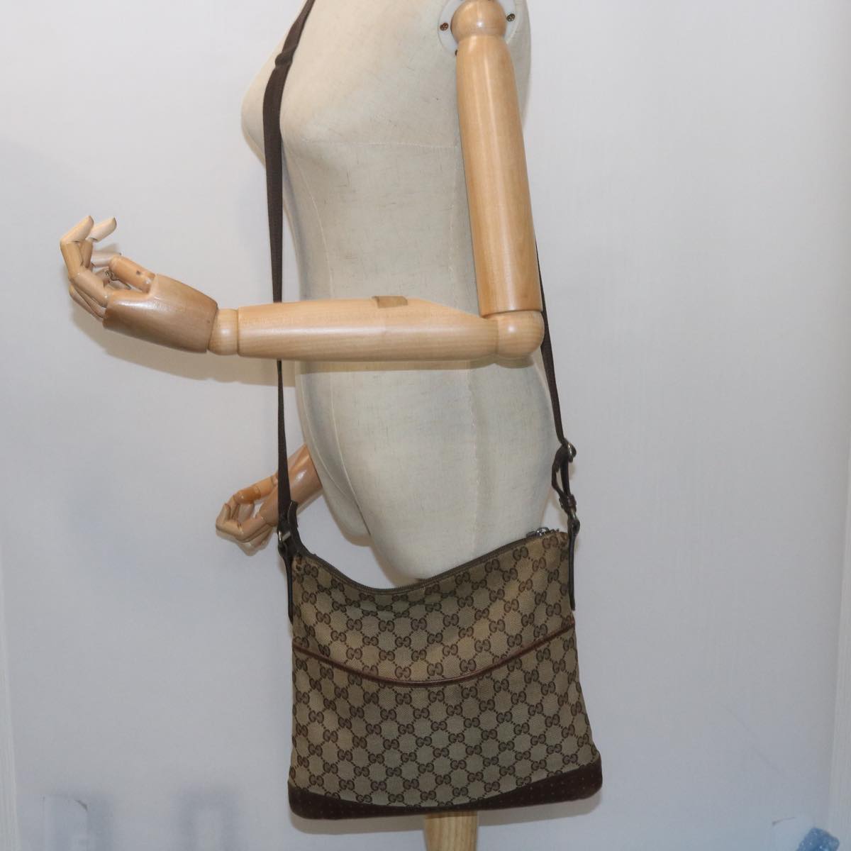 GUCCI GG Canvas Shoulder Bag Beige 145857 Auth 60606