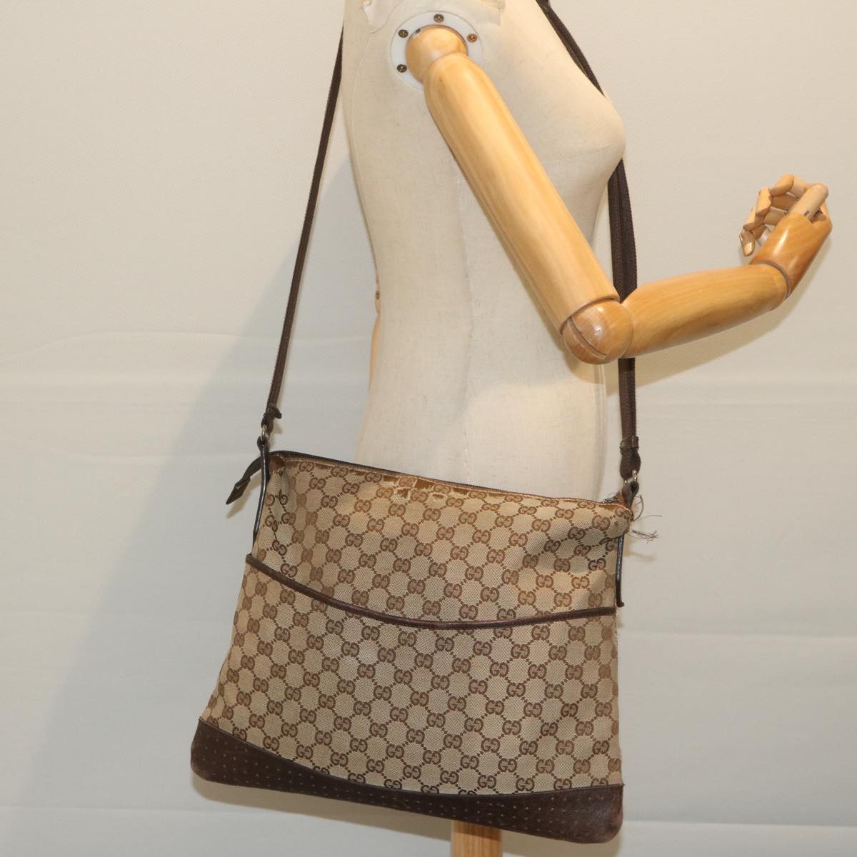 GUCCI GG Canvas Shoulder Bag Beige 145856 Auth 60724