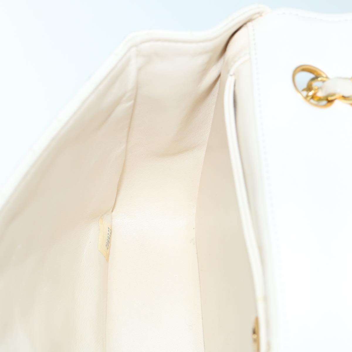 CHANEL Matelasse Chain Shoulder Bag Leather White CC Auth 60754A