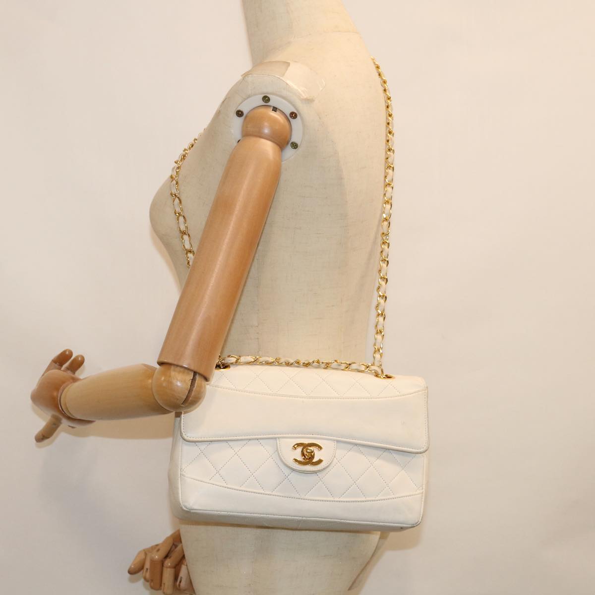 CHANEL Matelasse Chain Shoulder Bag Leather White CC Auth 60754A