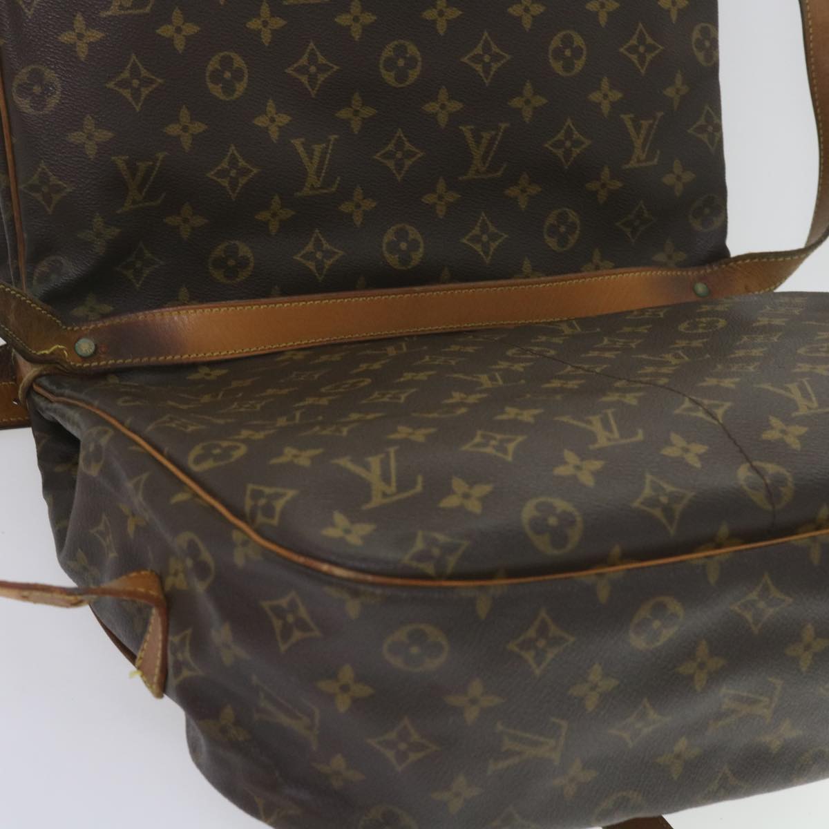 LOUIS VUITTON Monogram Saumur 35 Shoulder Bag M42254 LV Auth 60759