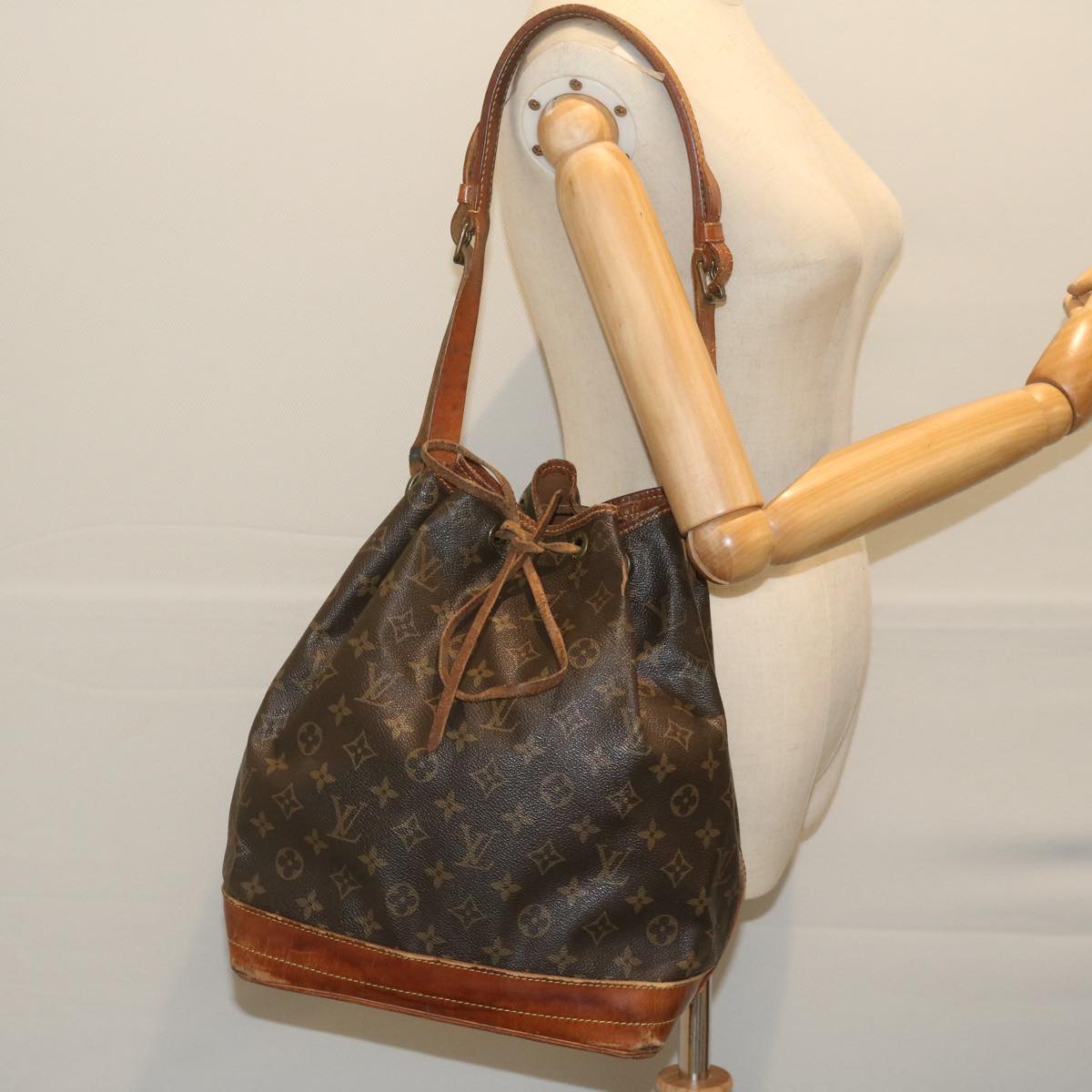 LOUIS VUITTON Monogram Noe Shoulder Bag M42224 LV Auth 60765