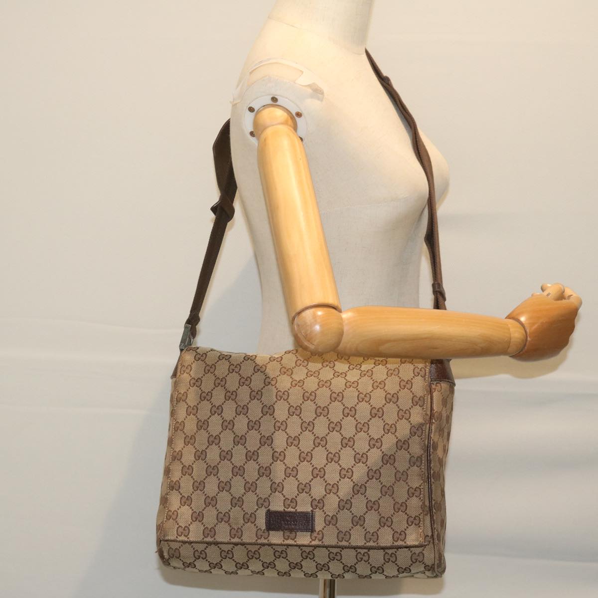 GUCCI GG Canvas Shoulder Bag Beige 146236 Auth 60797