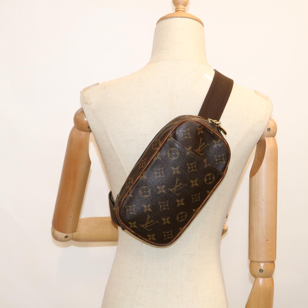 LOUIS VUITTON Monogram Pochette Gange Shoulder Bag M51870 LV Auth 60850