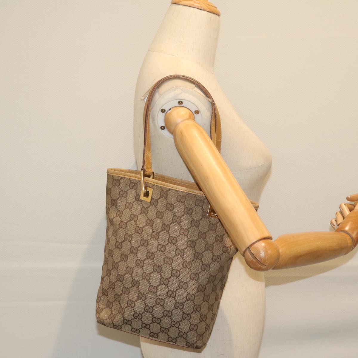 GUCCI GG Canvas Tote Bag Beige 002 1099 Auth 60920