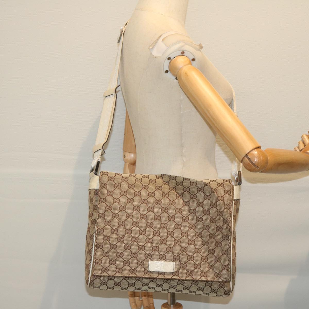 GUCCI GG Canvas Shoulder Bag Beige 146236 Auth 61032