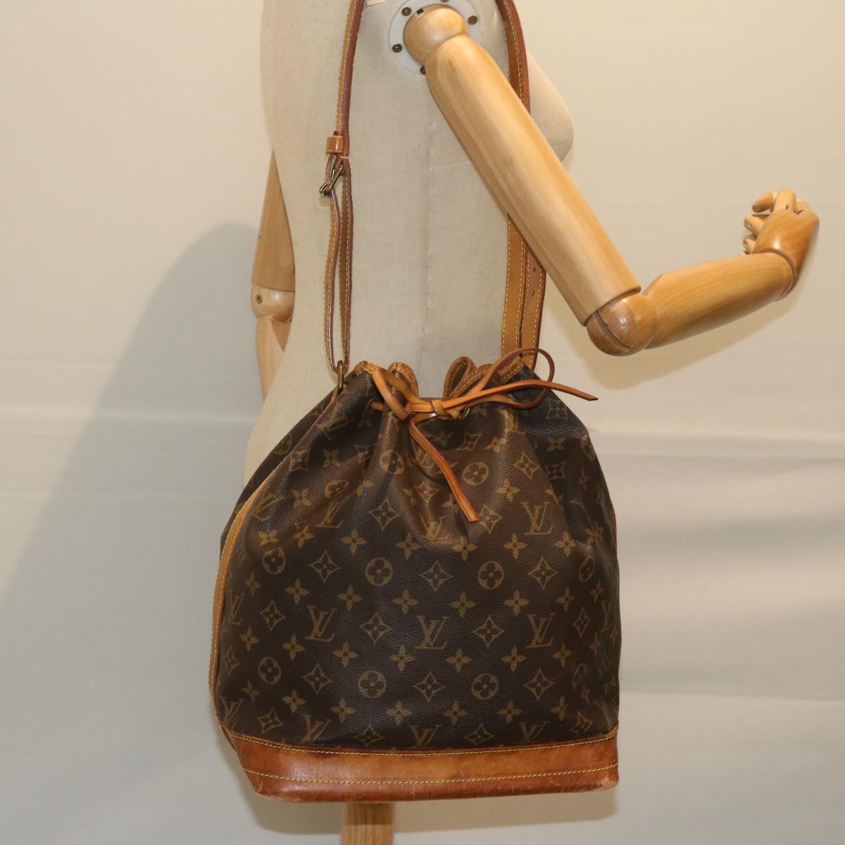 LOUIS VUITTON Monogram Noe Shoulder Bag M42224 LV Auth 61228