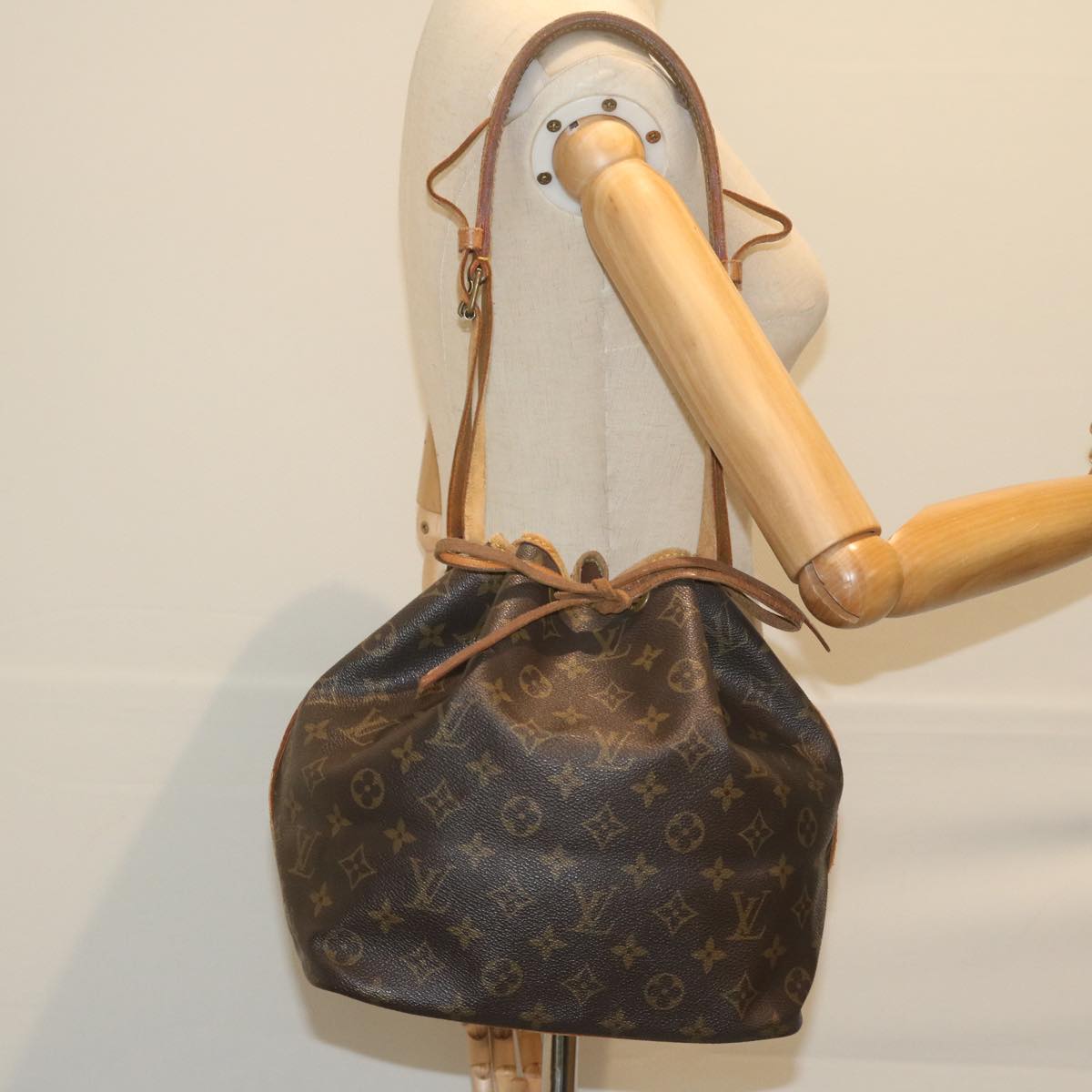 LOUIS VUITTON Monogram Petit Noe Shoulder Bag M42226 LV Auth 61231