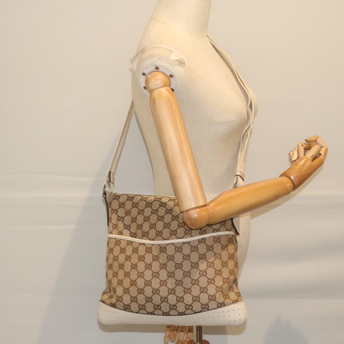 GUCCI GG Canvas Shoulder Bag Beige 145857 Auth 61246