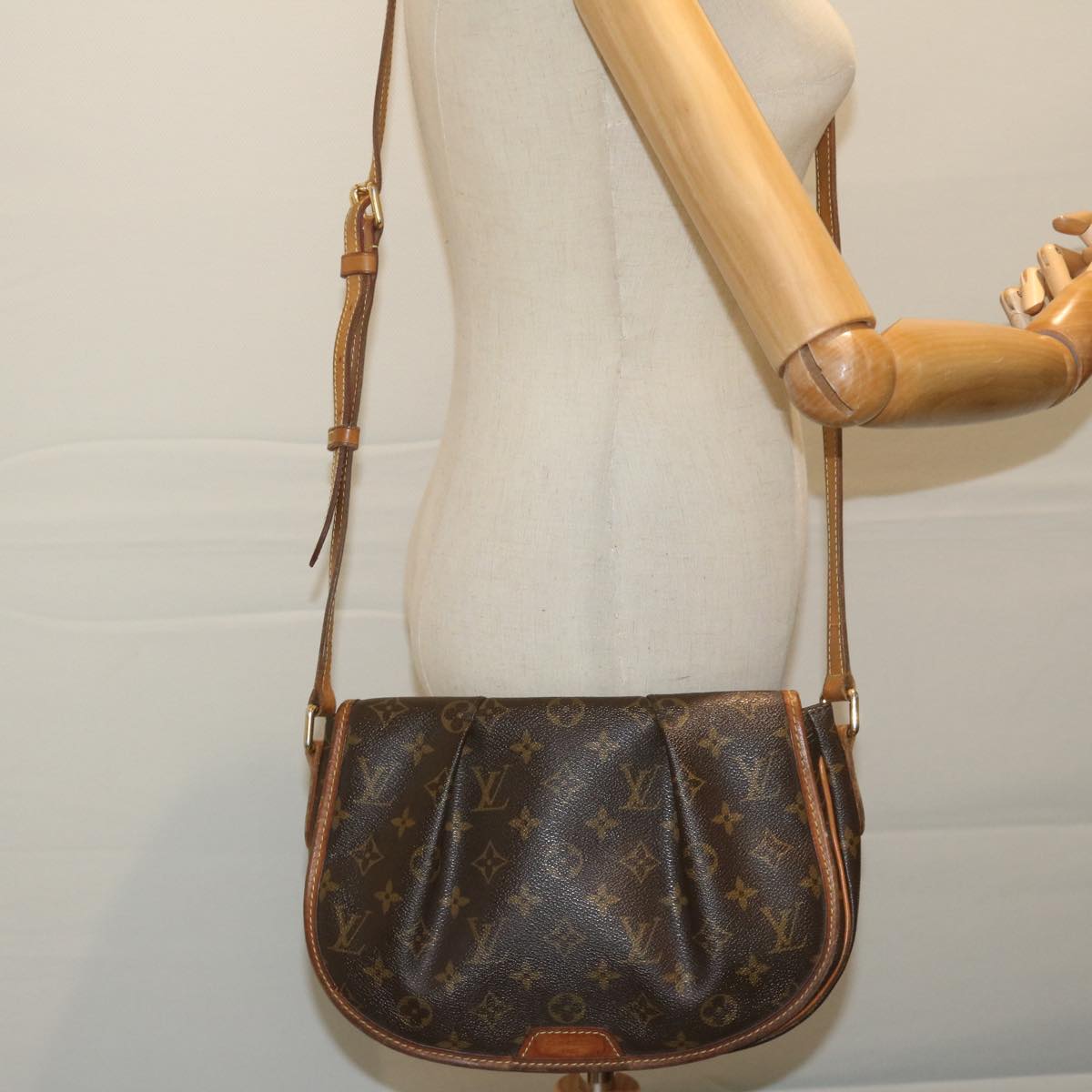 LOUIS VUITTON Monogram Menilmontant PM Shoulder Bag M40474 LV Auth 61312