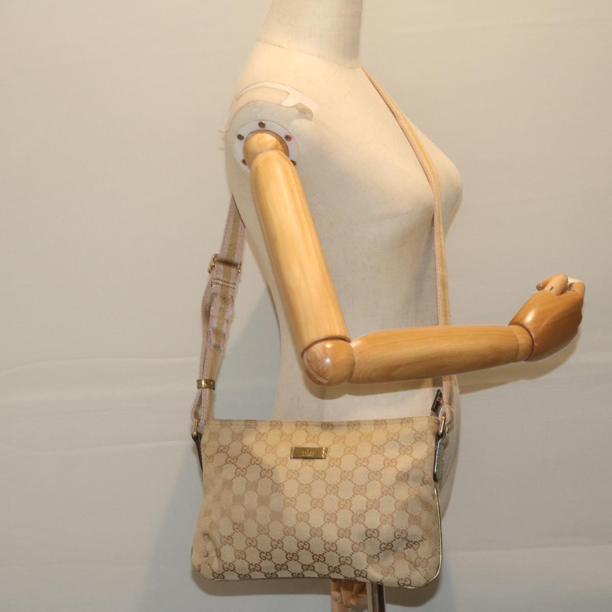 GUCCI GG Canvas Sherry Line Shoulder Bag Beige Gold 189749 Auth 61429