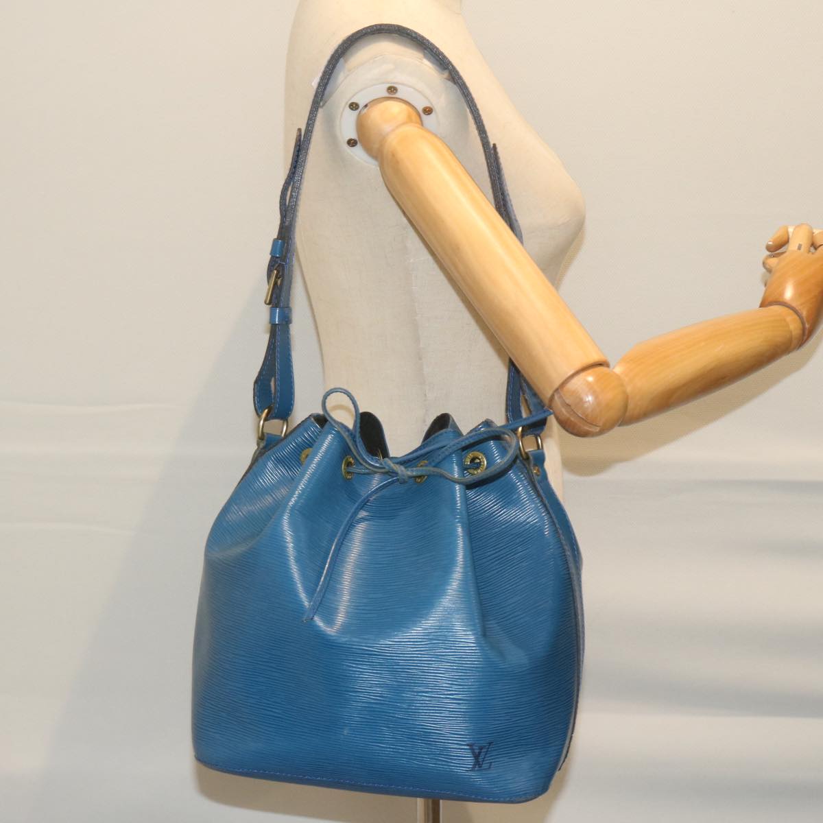 LOUIS VUITTON Epi Petit Noe Shoulder Bag Blue M44105 LV Auth 61616