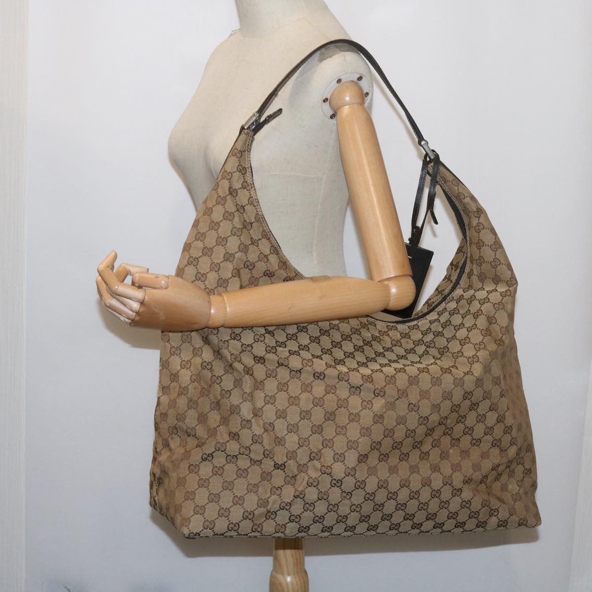 GUCCI GG Canvas Shoulder Bag Beige Auth 61662