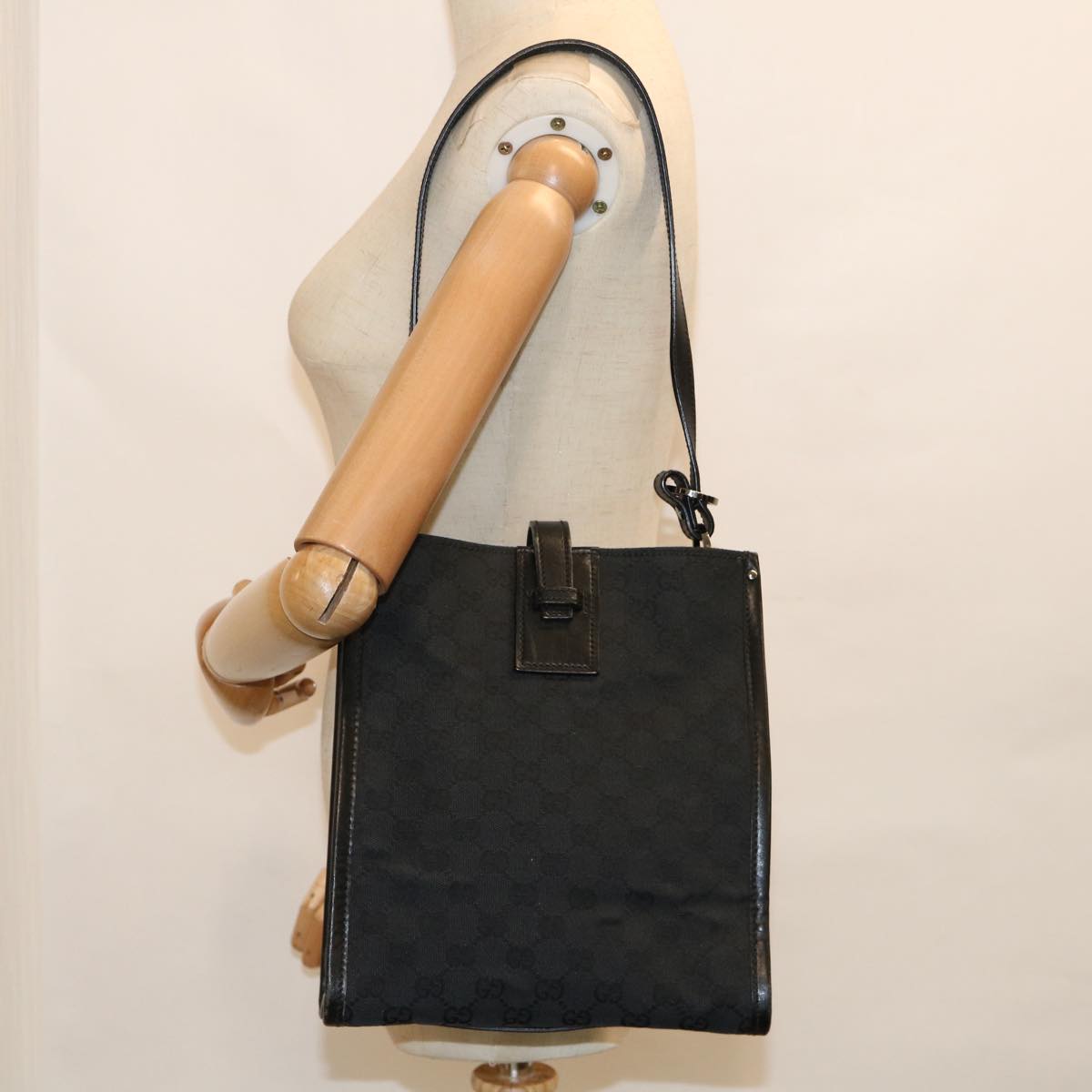 GUCCI GG Canvas Shoulder Bag Black Auth 61801