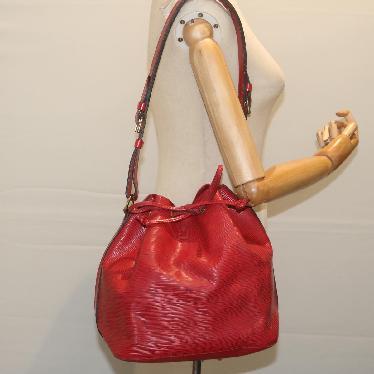 LOUIS VUITTON Epi Petit Noe Shoulder Bag Red M44107 LV Auth 61816