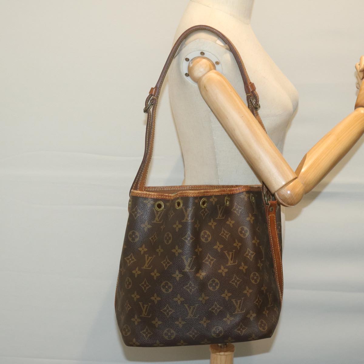 LOUIS VUITTON Monogram Petit Noe Shoulder Bag M42226 LV Auth 62206