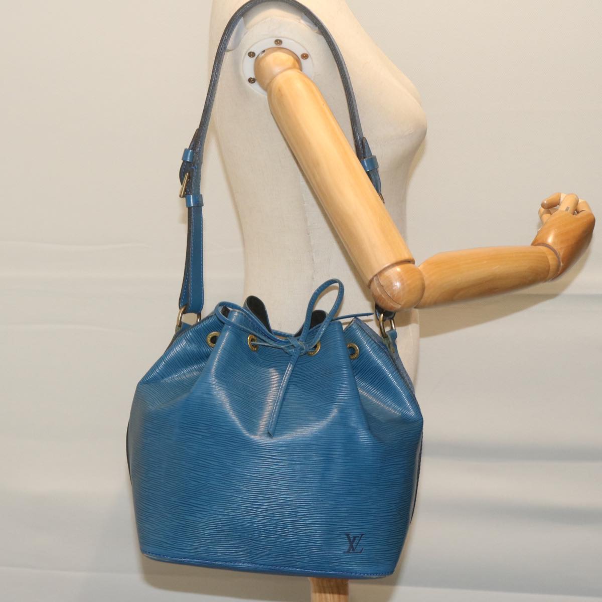 LOUIS VUITTON Epi Petit Noe Shoulder Bag Blue M44105 LV Auth 62215