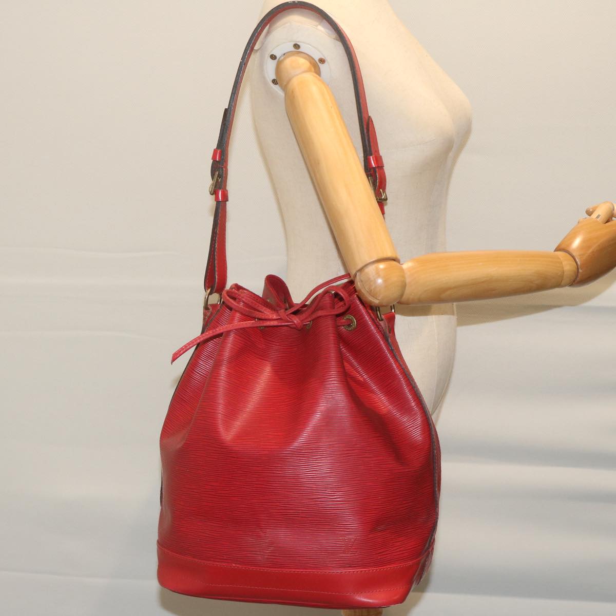 LOUIS VUITTON Epi Noe Shoulder Bag Red M44007 LV Auth 62216