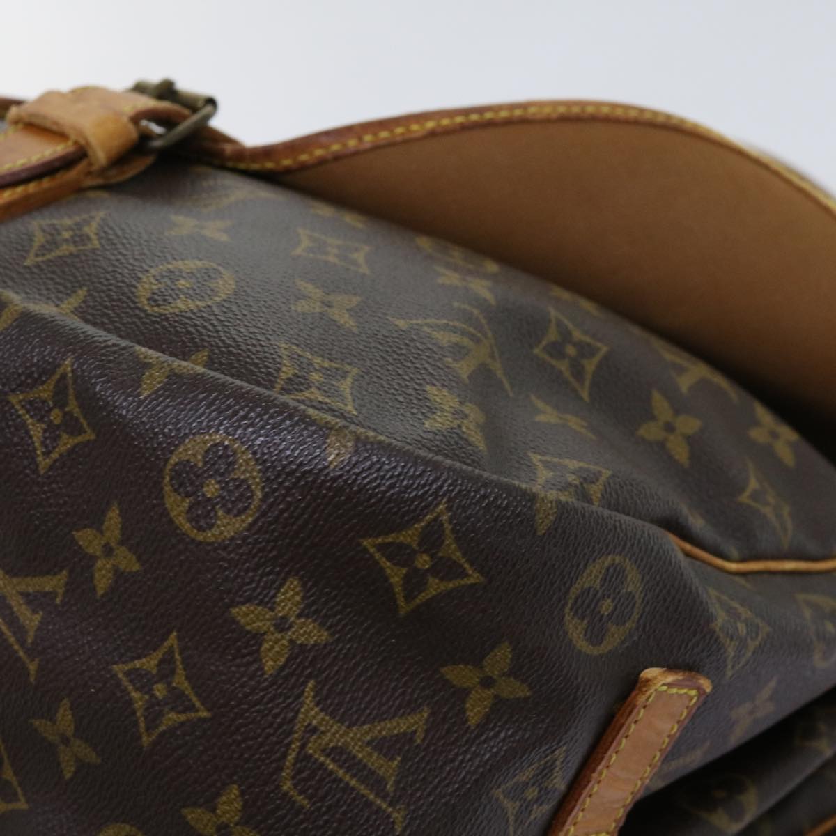 LOUIS VUITTON Monogram Saumur 35 Shoulder Bag M42254 LV Auth 62223