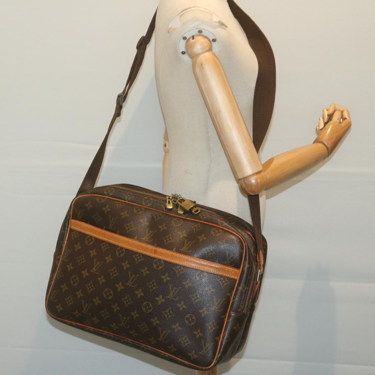 LOUIS VUITTON Monogram Reporter GM Shoulder Bag M45252 LV Auth 62225