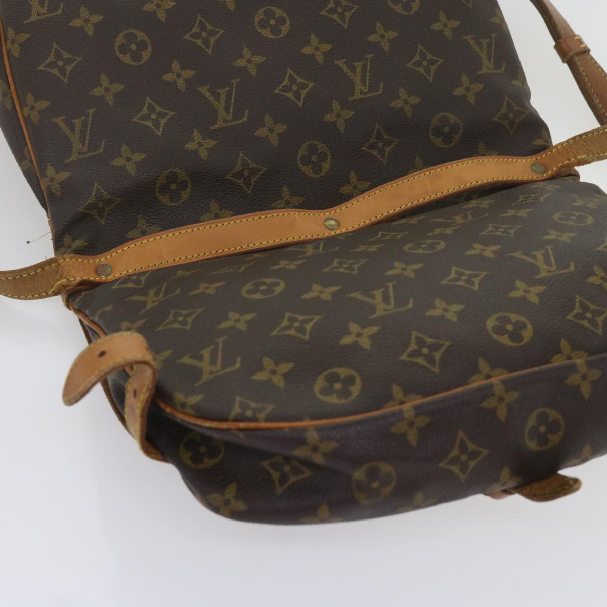 LOUIS VUITTON Monogram Saumur 30 Shoulder Bag M42256 LV Auth 62291