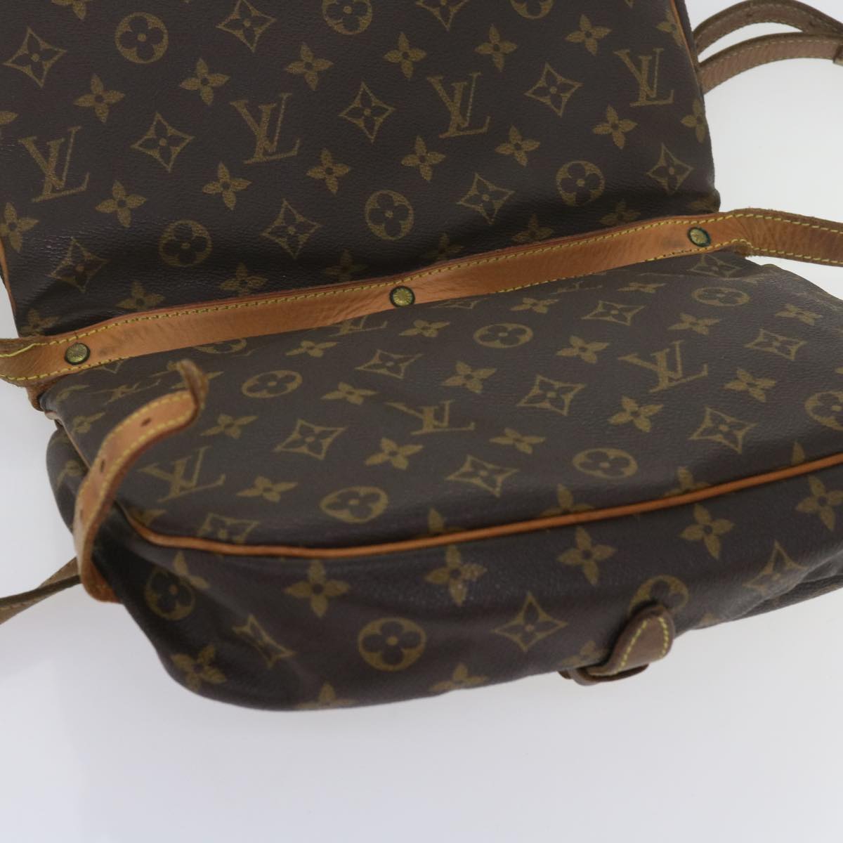 LOUIS VUITTON Monogram Saumur 30 Shoulder Bag M42256 LV Auth 62292