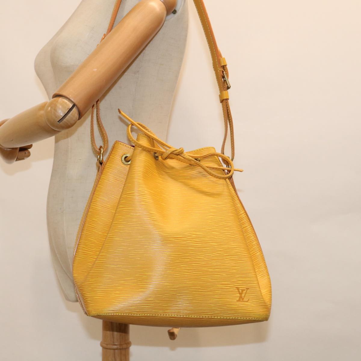 LOUIS VUITTON Epi Petit Noe Shoulder Bag Tassili Yellow M44109 LV Auth 62296