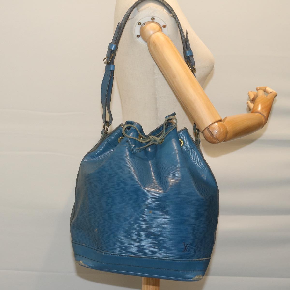 LOUIS VUITTON Epi Noe Shoulder Bag Blue M44005 LV Auth 62299