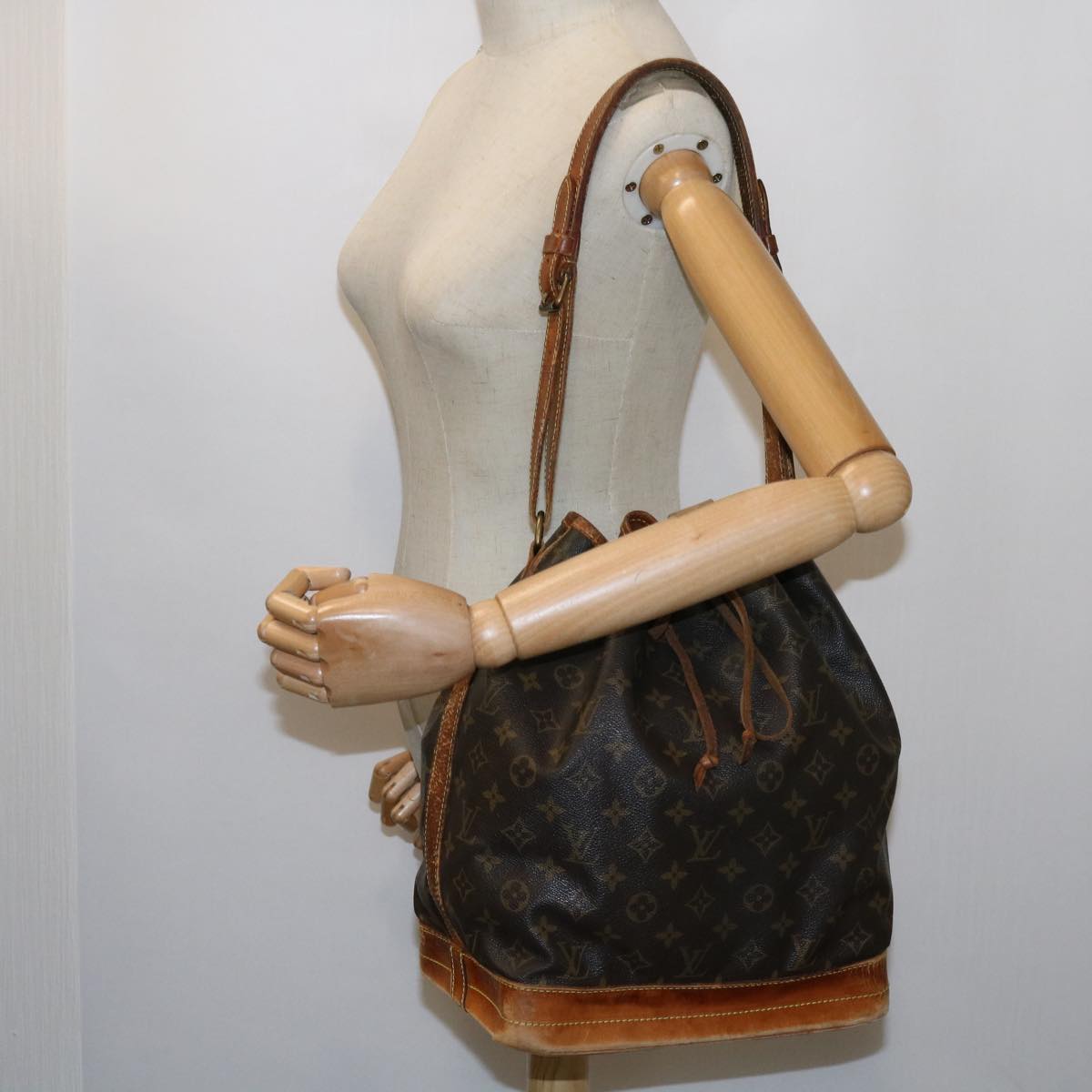 LOUIS VUITTON Monogram Noe Shoulder Bag M42224 LV Auth 62302