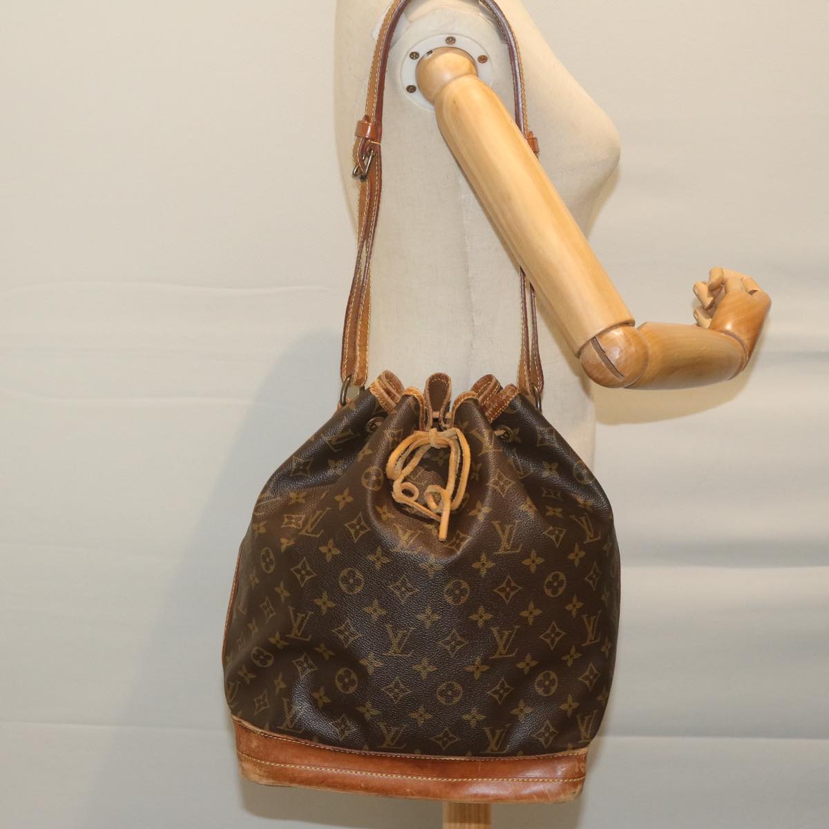 LOUIS VUITTON Monogram Noe Shoulder Bag M42224 LV Auth 62303