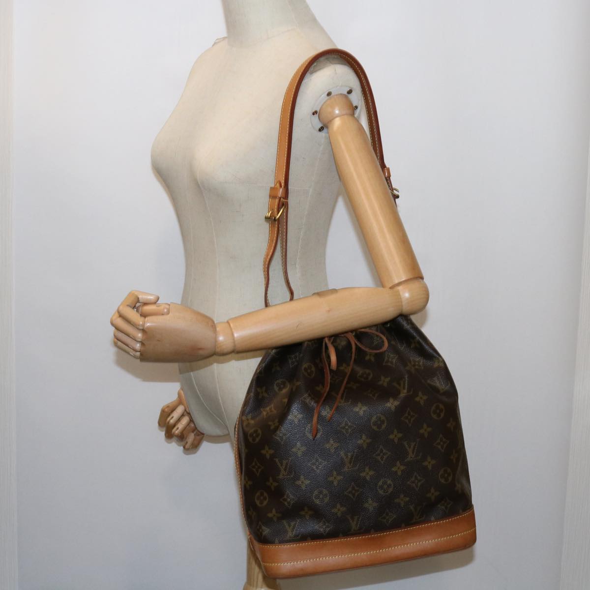 LOUIS VUITTON Monogram Noe Shoulder Bag M42224 LV Auth 62306