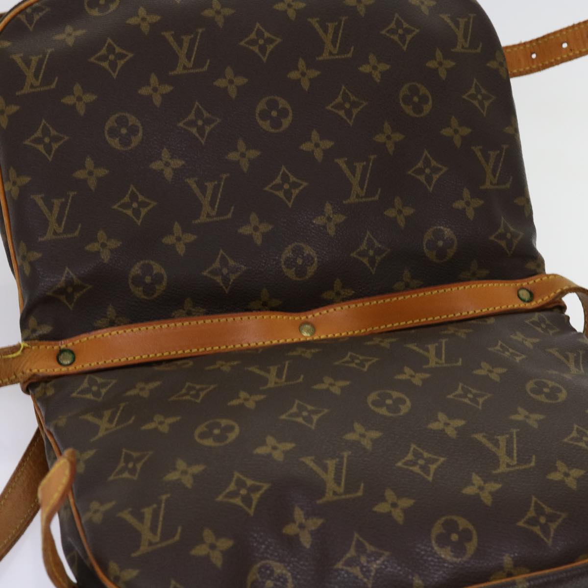 LOUIS VUITTON Monogram Saumur 30 Shoulder Bag M42256 LV Auth 62468