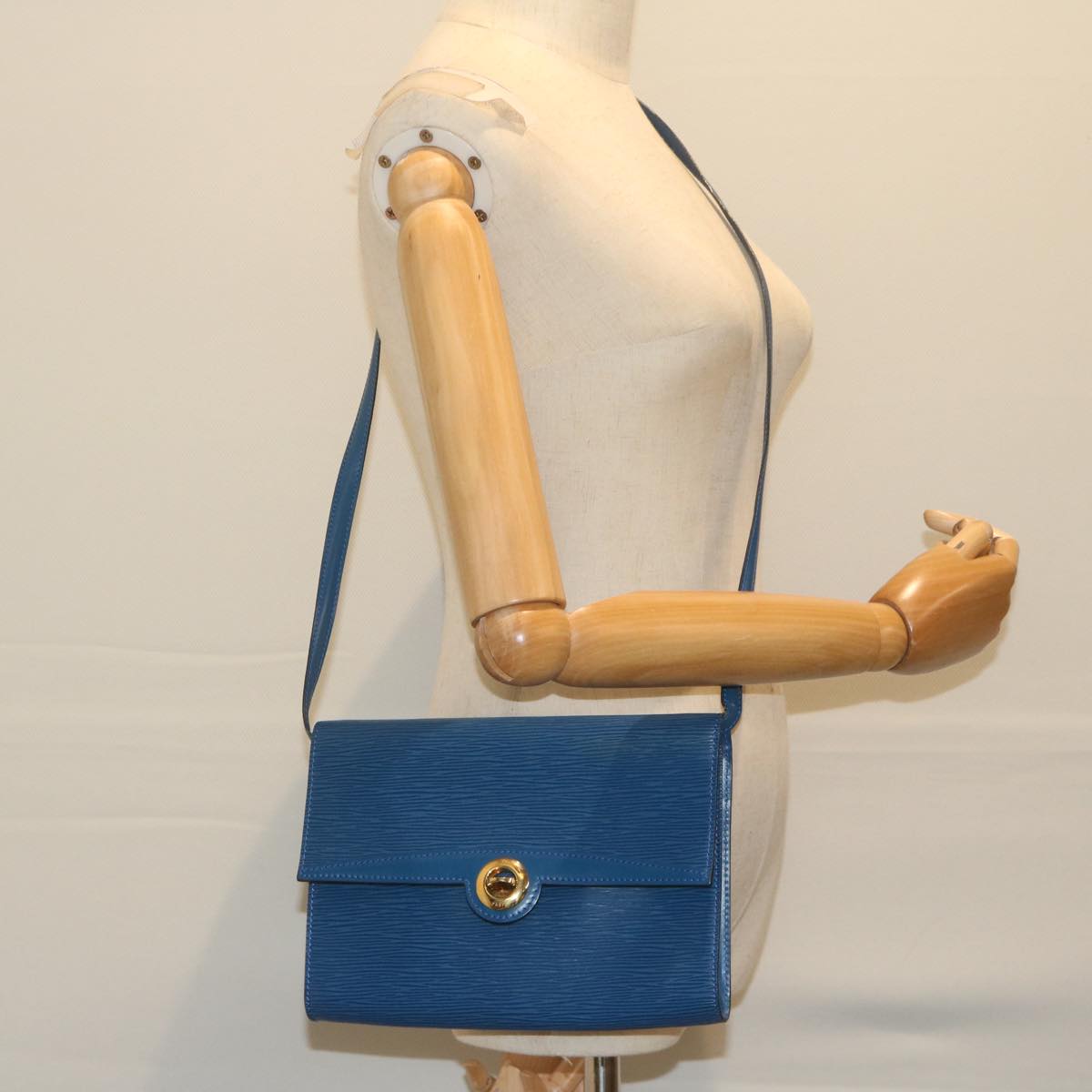 LOUIS VUITTON Epi Pochette Arche Shoulder Bag Blue M52575 LV Auth 62486