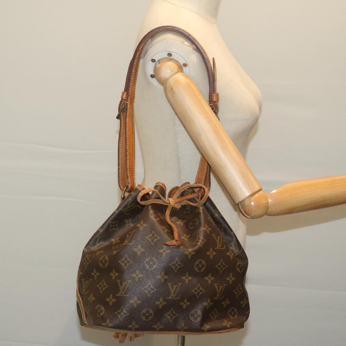 LOUIS VUITTON Monogram Petit Noe Shoulder Bag M42226 LV Auth 62510