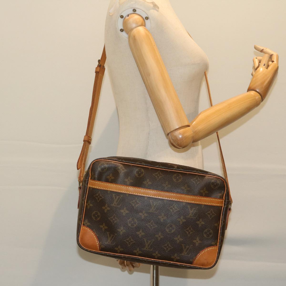 LOUIS VUITTON Monogram Trocadero 30 Shoulder Bag M51272 LV Auth 62575