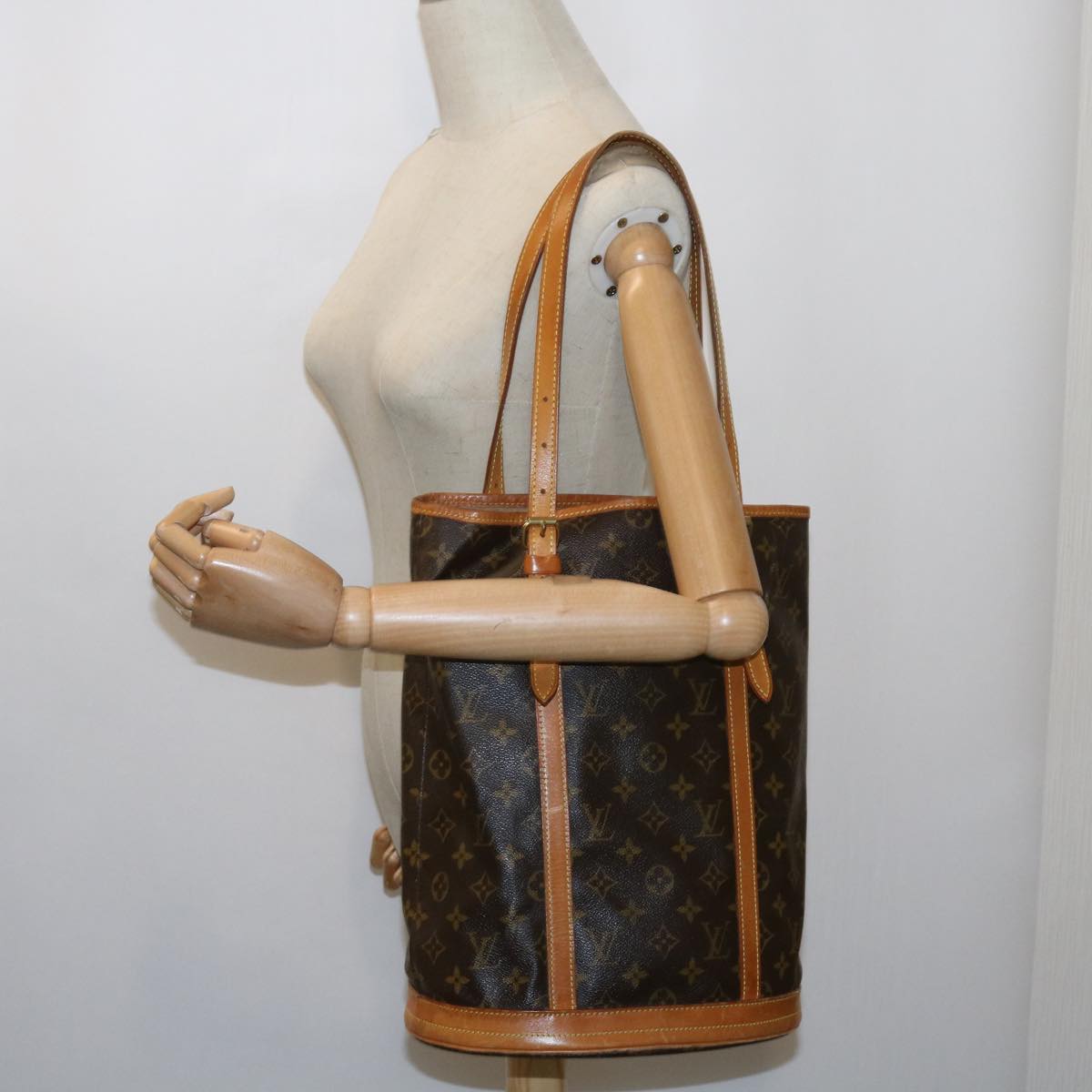 LOUIS VUITTON Monogram Bucket GM Shoulder Bag M42236 LV Auth 62600