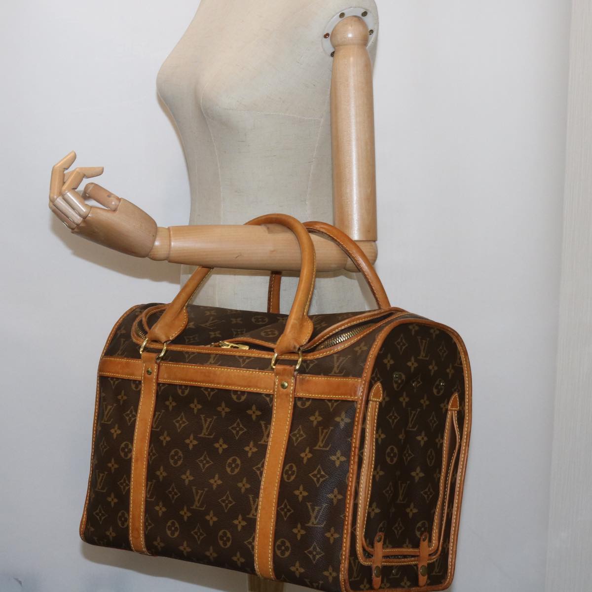 LOUIS VUITTON Monogram Sac Shan 40 Pet Carry M42024 LV Auth 62624