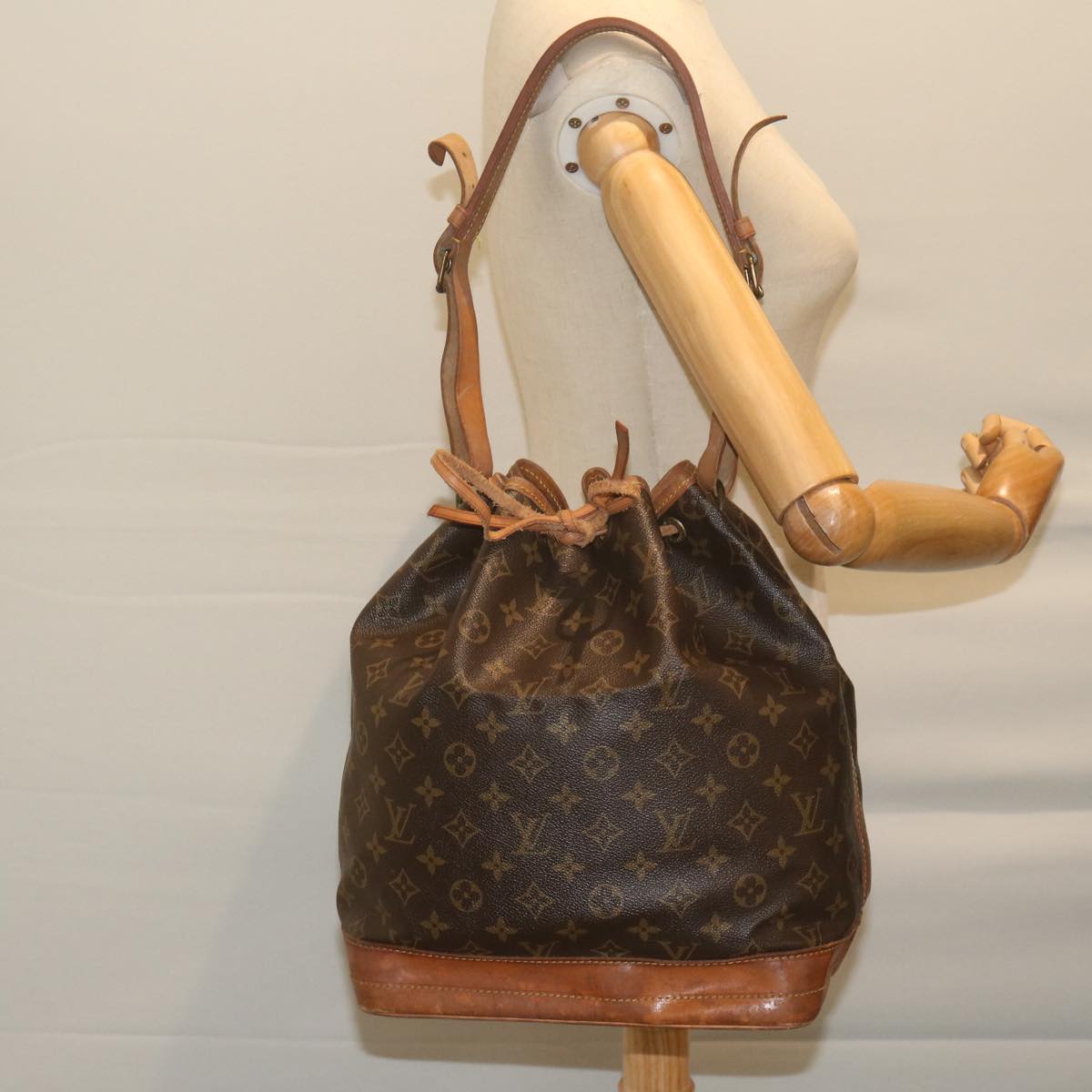 LOUIS VUITTON Monogram Noe Shoulder Bag M42224 LV Auth 62692