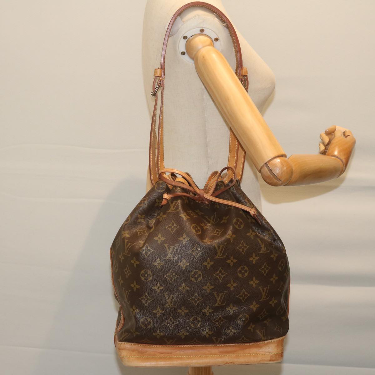 LOUIS VUITTON Monogram Noe Shoulder Bag M42224 LV Auth 62700