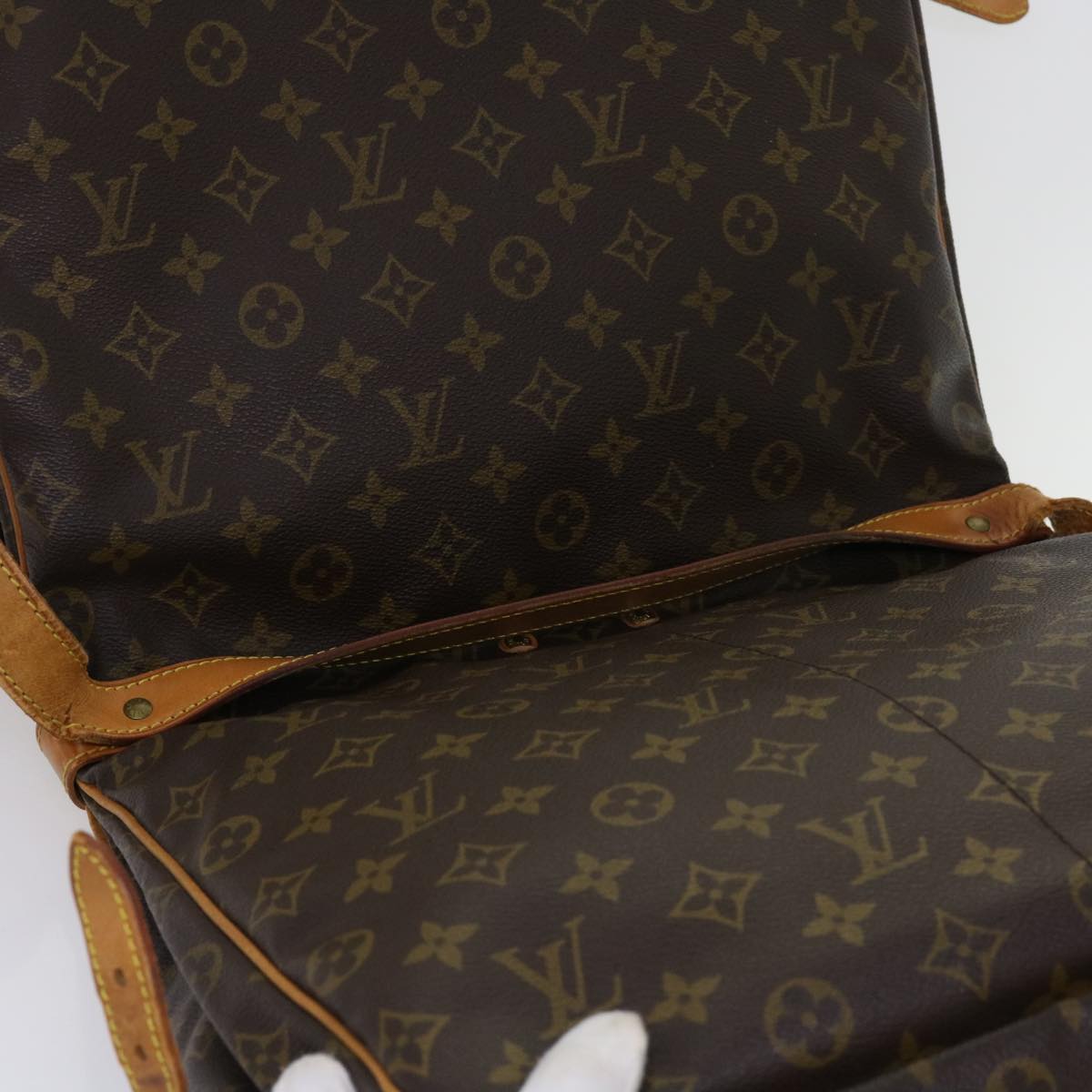 LOUIS VUITTON Monogram Saumur 35 Shoulder Bag M42254 LV Auth 62739