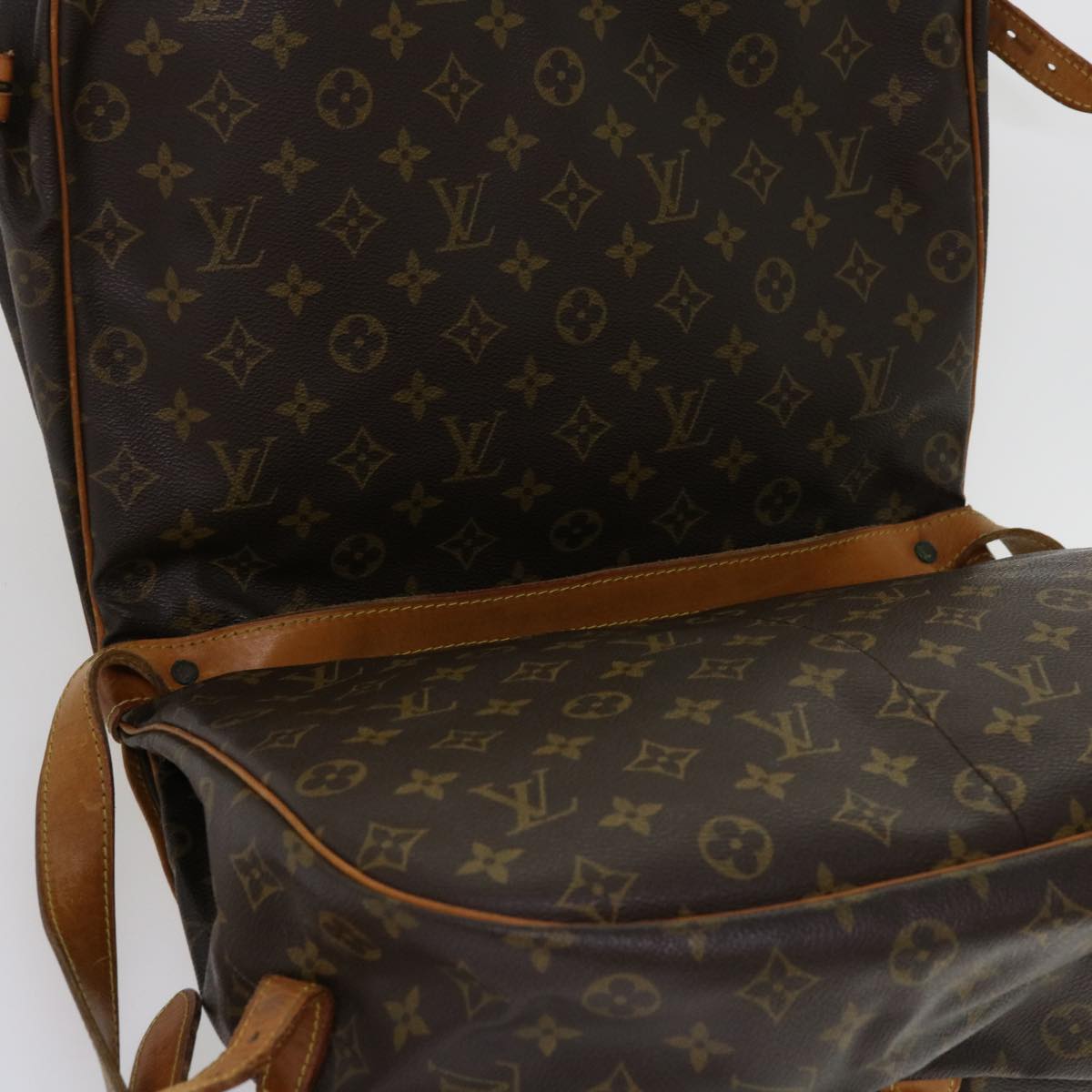 LOUIS VUITTON Monogram Saumur 35 Shoulder Bag M42254 LV Auth 62740