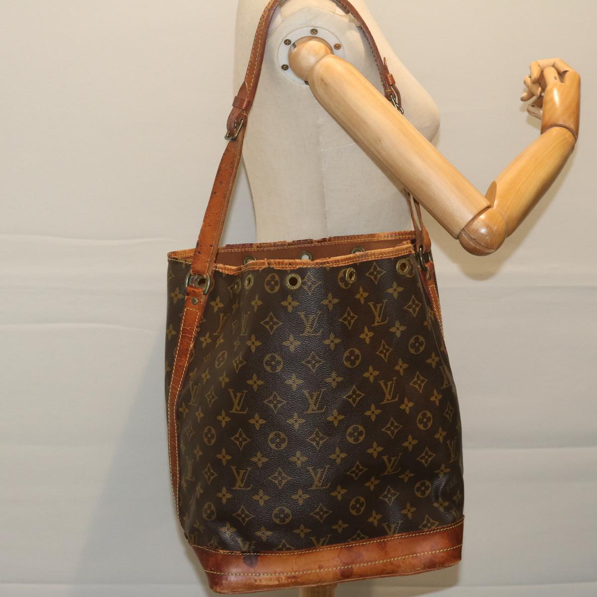 LOUIS VUITTON Monogram Noe Shoulder Bag M42224 LV Auth 62808