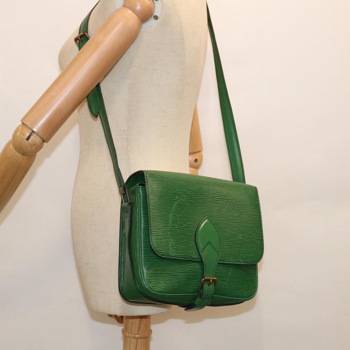 LOUIS VUITTON Epi Cartouchiere MM Shoulder Bag Green M52244 LV Auth 62823