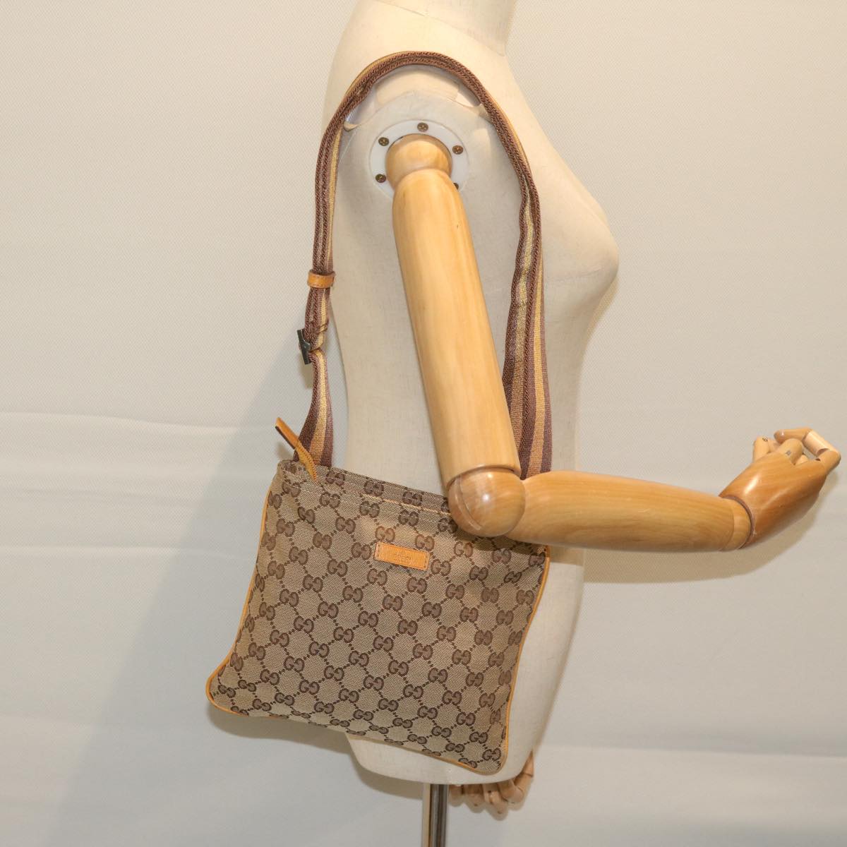 GUCCI GG Canvas Sherry Line Shoulder Bag Beige Yellow Brown 146809 Auth 62827